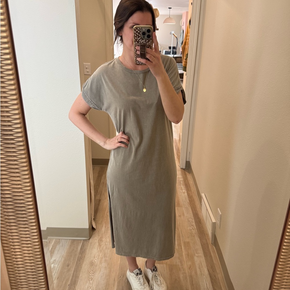 Women’s Casual Short-Sleeve Midi Dress in Olive Khaki